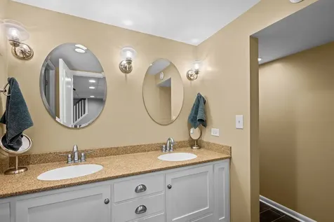 705 North Drury Lane Arlington Heights IL 60004