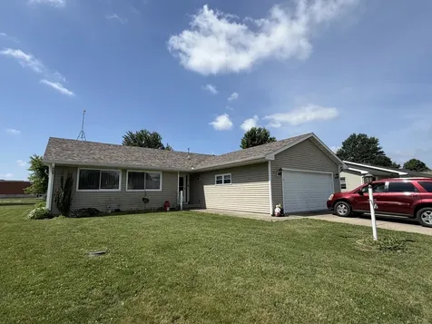 37 North Prairieview Avenue Tuscola IL 61953