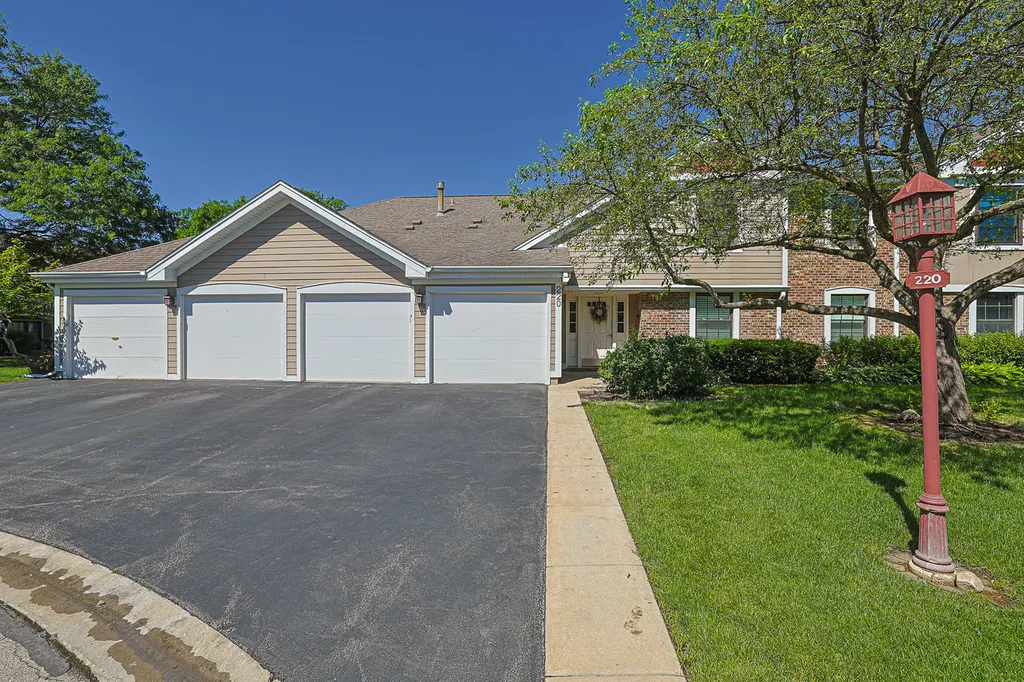 220 Oak Knoll Court Schaumburg IL 60193