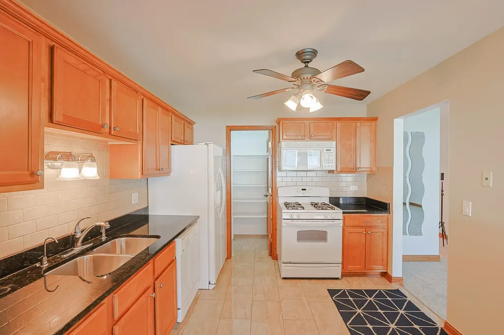 220 Oak Knoll Court Schaumburg IL 60193