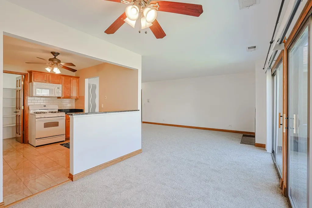 220 Oak Knoll Court Schaumburg IL 60193