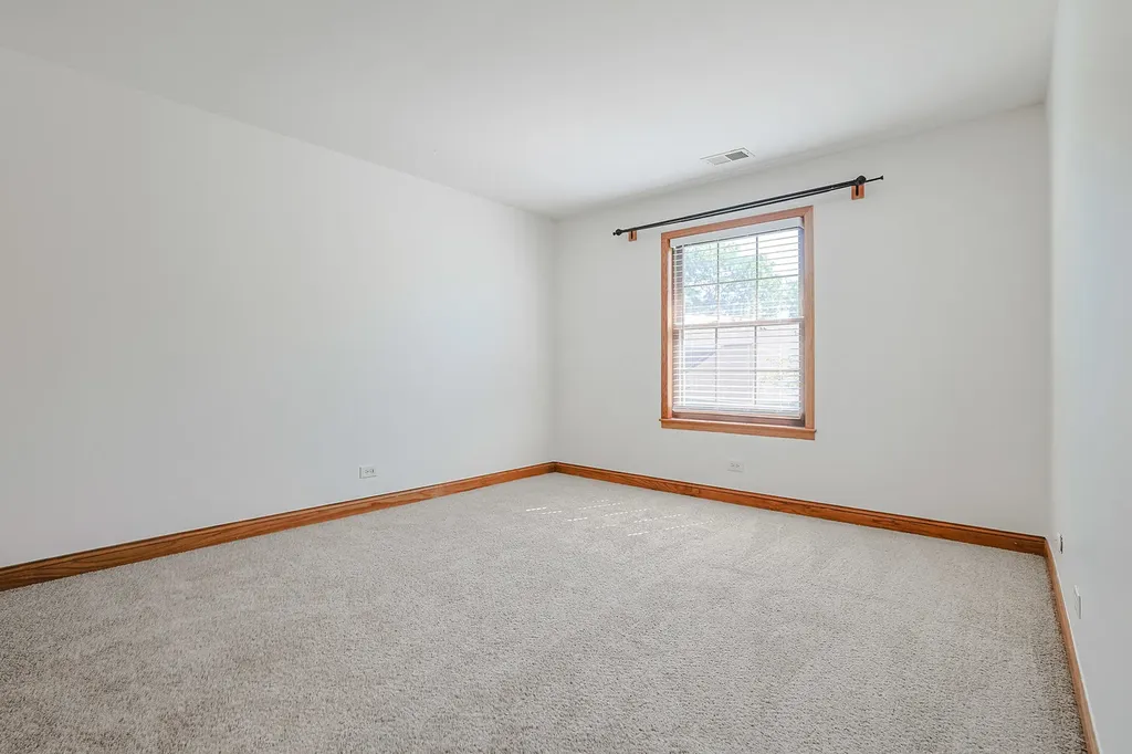 220 Oak Knoll Court Schaumburg IL 60193