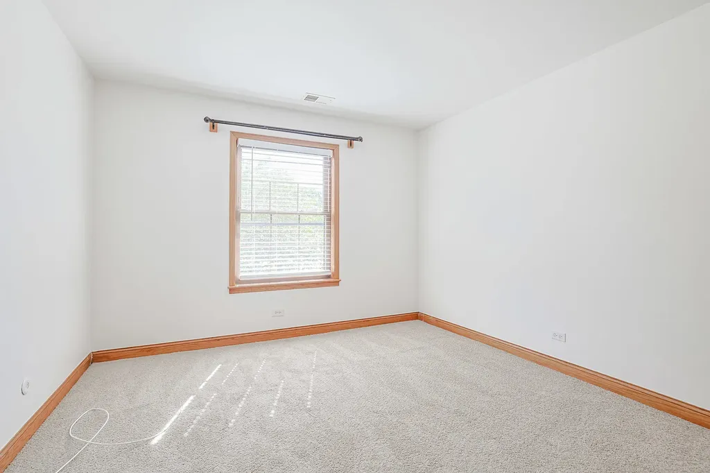 220 Oak Knoll Court Schaumburg IL 60193