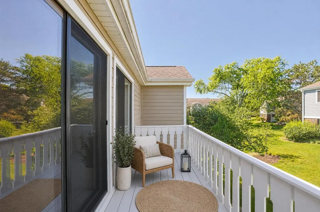 220 Oak Knoll Court Schaumburg IL 60193