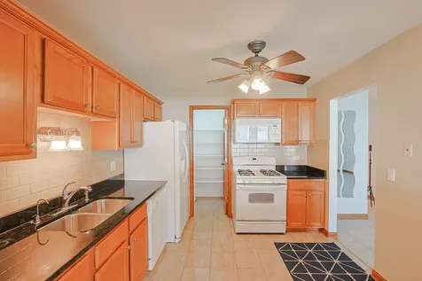 220 Oak Knoll Court Schaumburg IL 60193