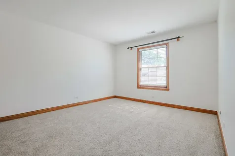 220 Oak Knoll Court Schaumburg IL 60193