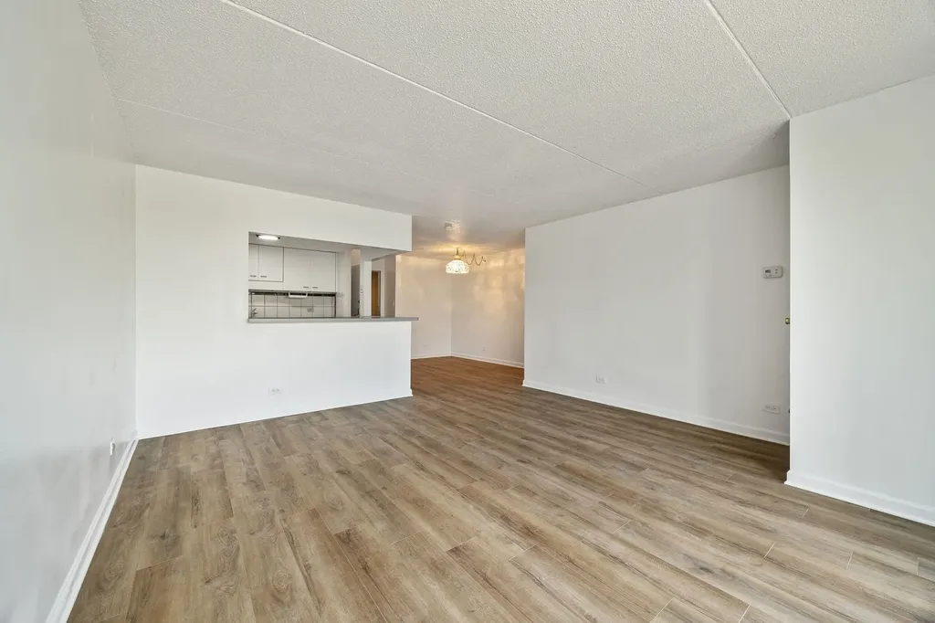2015 South Finley Road Lombard IL 60148