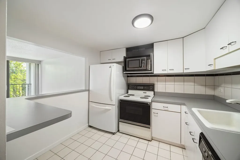 2015 South Finley Road Lombard IL 60148