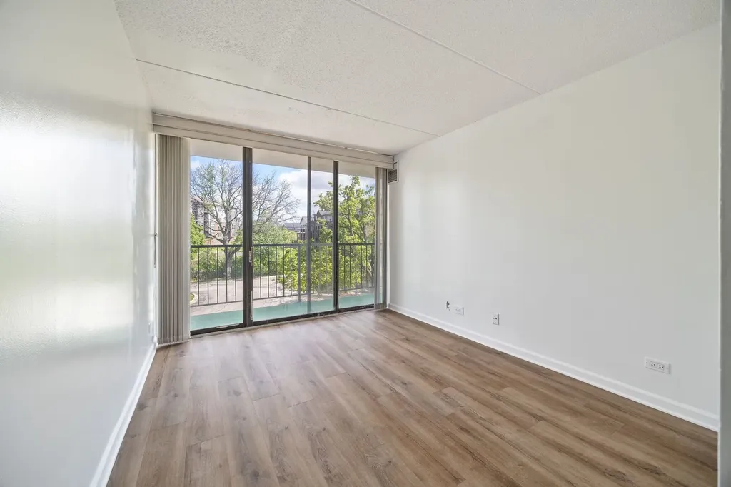 2015 South Finley Road Lombard IL 60148