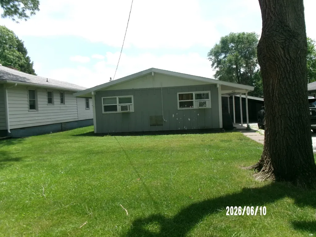 423 West Chestnut Street Hoopeston IL 60942