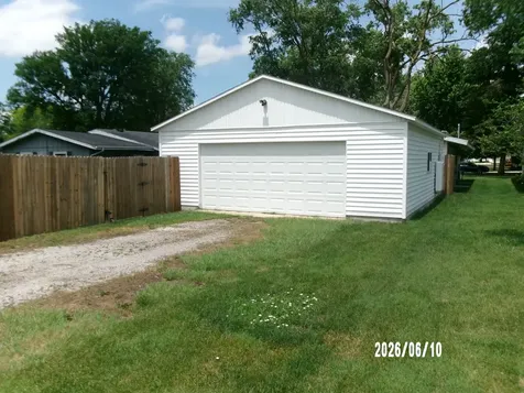 423 West Chestnut Street Hoopeston IL 60942