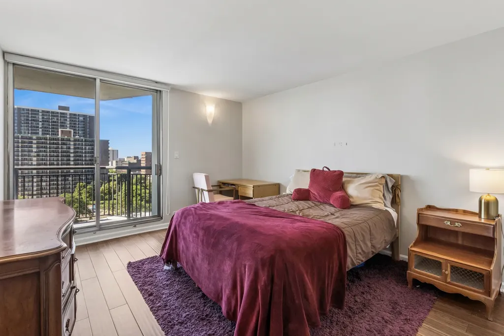 6007 North Sheridan Road Chicago IL 60660