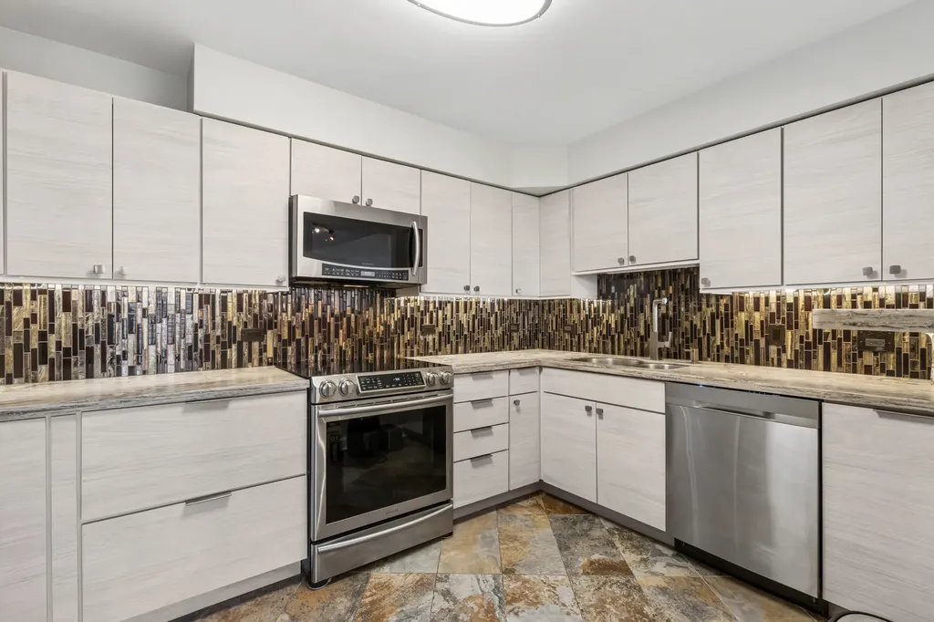 6007 North Sheridan Road Chicago IL 60660