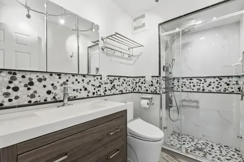 6007 North Sheridan Road Chicago IL 60660