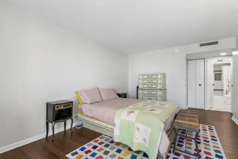 6007 North Sheridan Road Chicago IL 60660