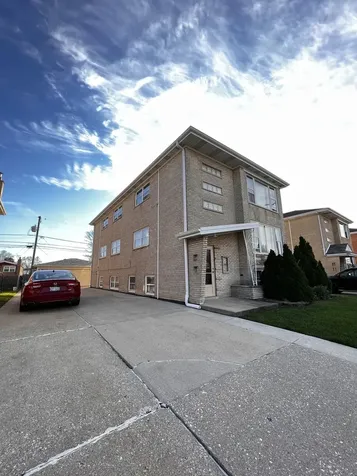 5217 West 87th Street Oak Lawn IL 60453