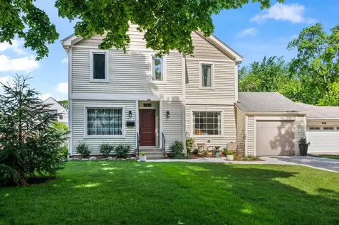 934 North Vail Avenue Arlington Heights IL 60004