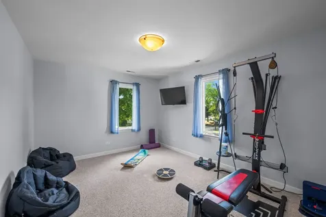 934 North Vail Avenue Arlington Heights IL 60004