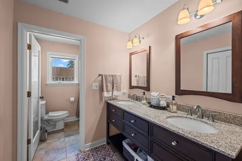 934 North Vail Avenue Arlington Heights IL 60004