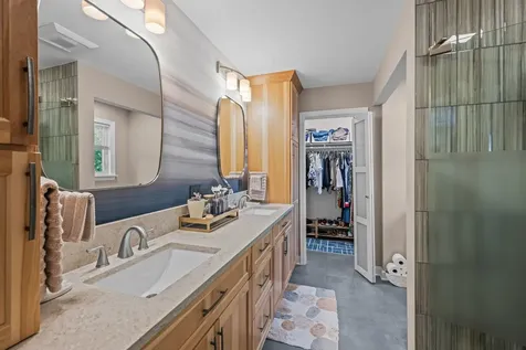 934 North Vail Avenue Arlington Heights IL 60004
