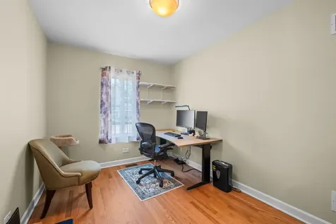 934 North Vail Avenue Arlington Heights IL 60004