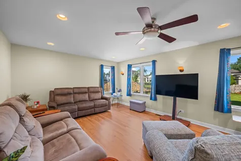 934 North Vail Avenue Arlington Heights IL 60004