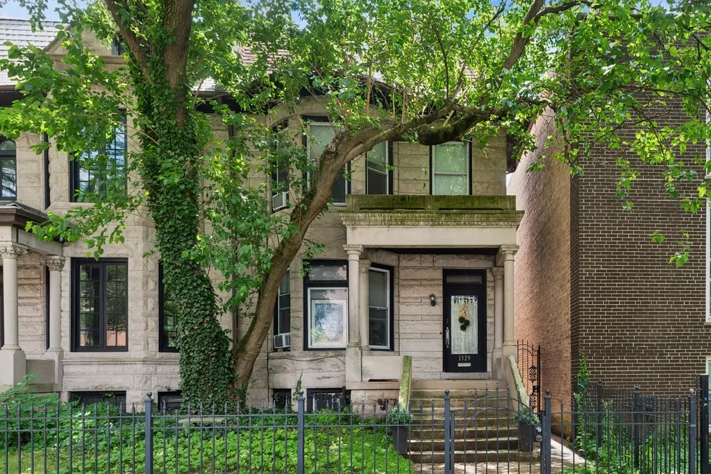 1329 West Pratt Boulevard Chicago IL 60626