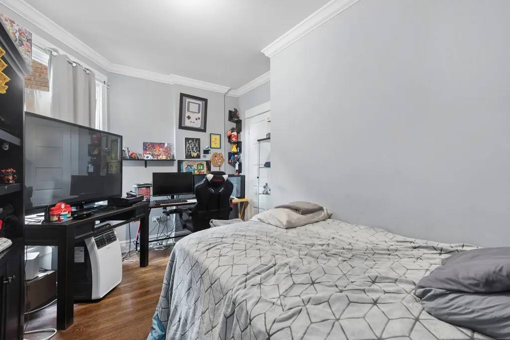 1329 West Pratt Boulevard Chicago IL 60626