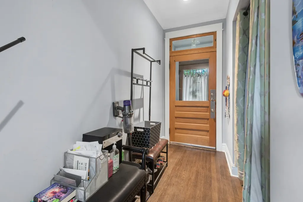 1329 West Pratt Boulevard Chicago IL 60626