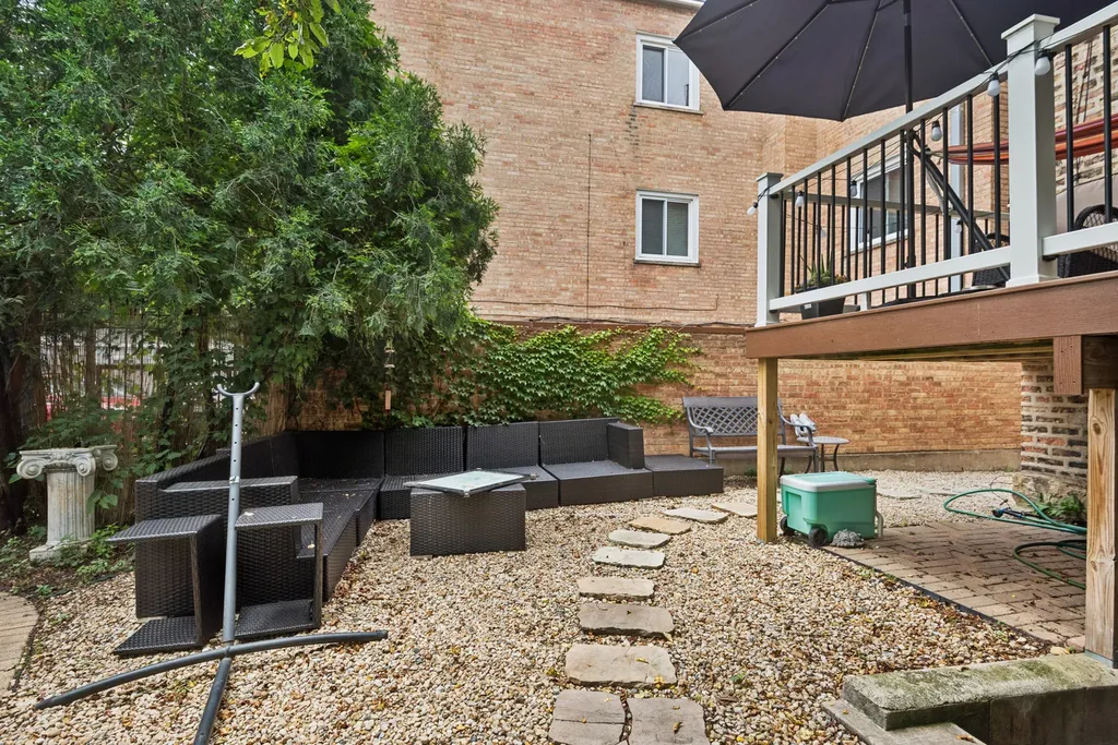 1329 West Pratt Boulevard Chicago IL 60626