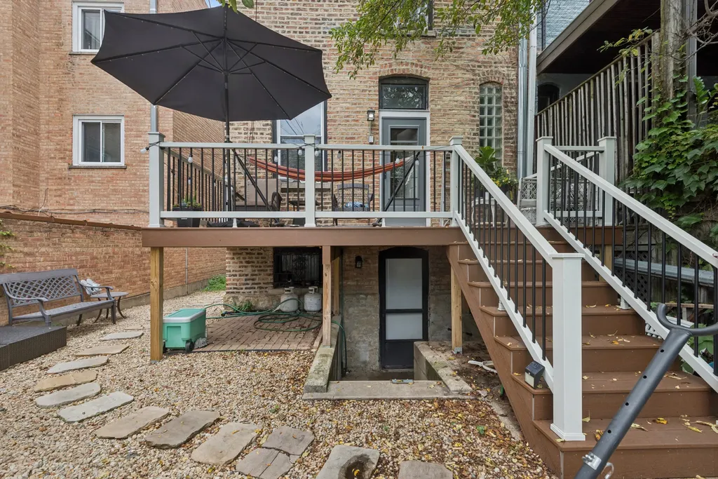 1329 West Pratt Boulevard Chicago IL 60626