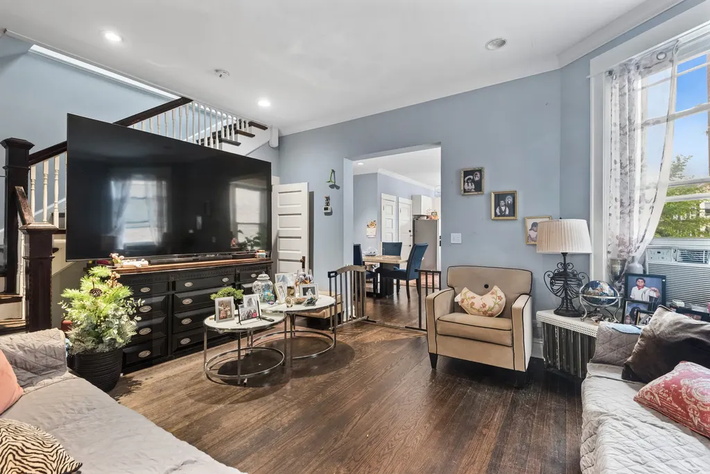 1329 West Pratt Boulevard Chicago IL 60626