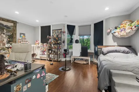 1329 West Pratt Boulevard Chicago IL 60626