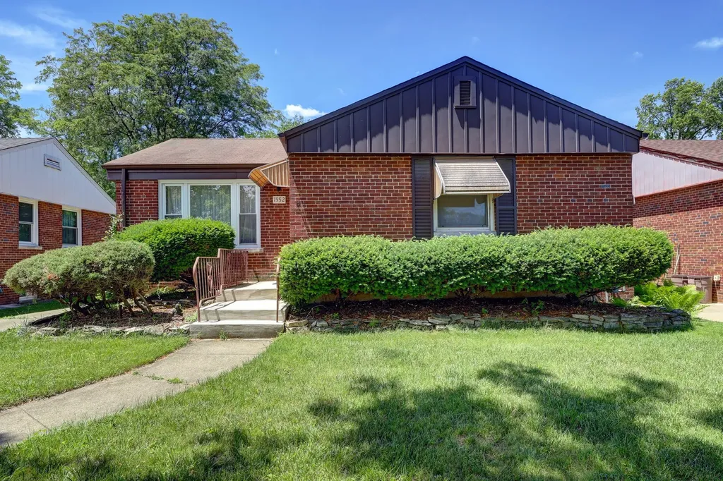 1552 Manchester Avenue Westchester IL 60154