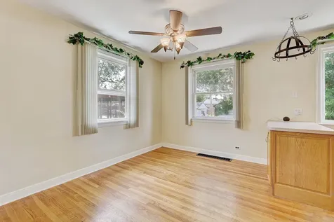 1552 Manchester Avenue Westchester IL 60154