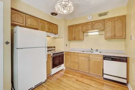 1552 Manchester Avenue Westchester IL 60154