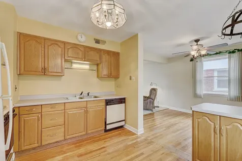 1552 Manchester Avenue Westchester IL 60154