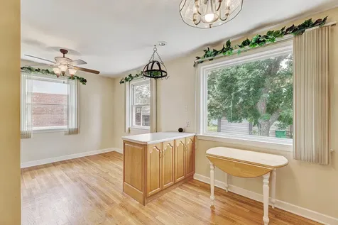 1552 Manchester Avenue Westchester IL 60154