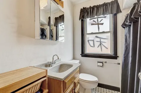 1552 Manchester Avenue Westchester IL 60154