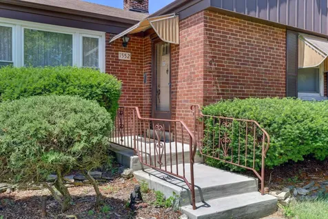 1552 Manchester Avenue Westchester IL 60154