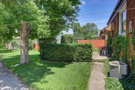 1552 Manchester Avenue Westchester IL 60154