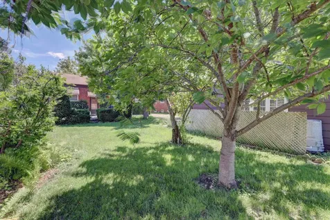 1552 Manchester Avenue Westchester IL 60154