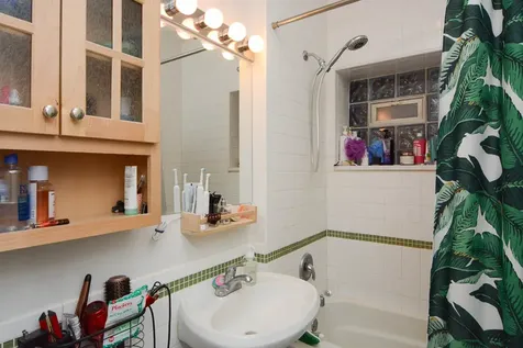 1027 North Honore Street Chicago IL 60622