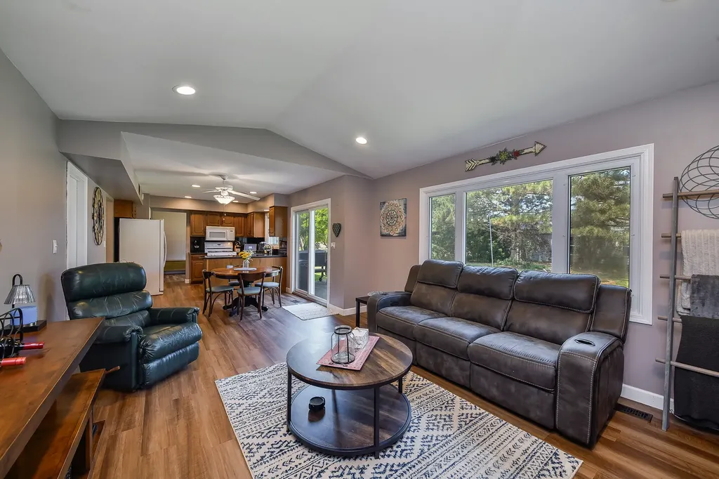 297 Springbrook Lane Carol Stream IL 60188