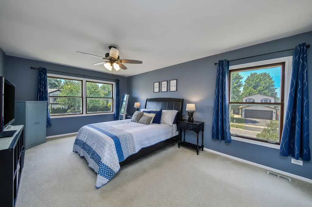 297 Springbrook Lane Carol Stream IL 60188