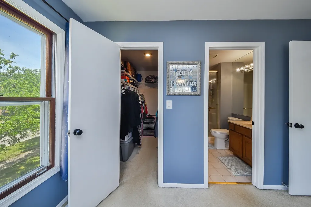 297 Springbrook Lane Carol Stream IL 60188