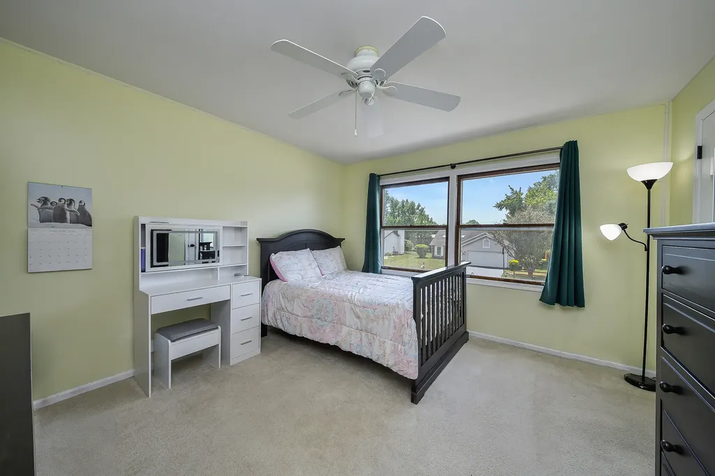 297 Springbrook Lane Carol Stream IL 60188