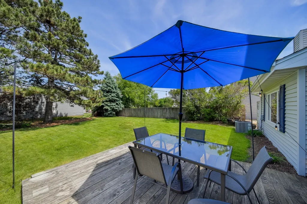 297 Springbrook Lane Carol Stream IL 60188