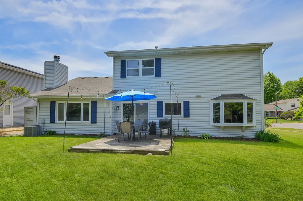297 Springbrook Lane Carol Stream IL 60188