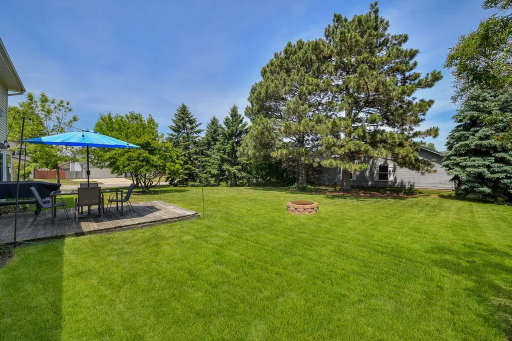297 Springbrook Lane Carol Stream IL 60188